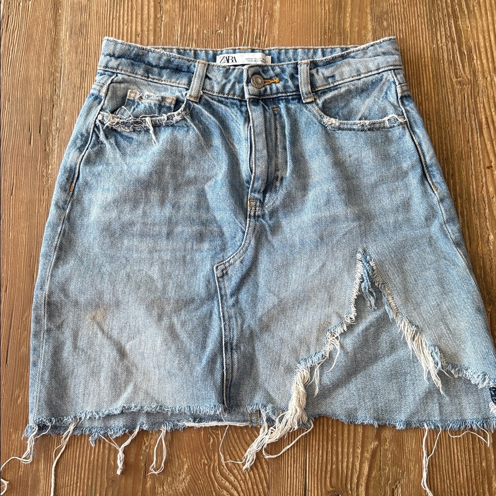 ZARA woman’s XS distressed Blue Denim Skirt